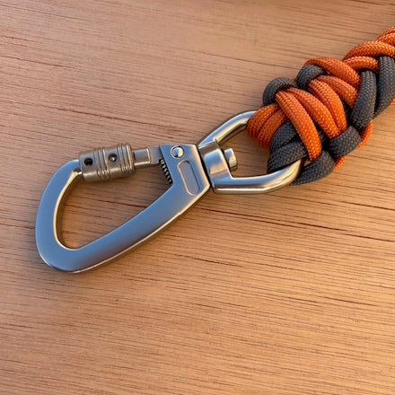 Chunky Paracord Lead with 75mm Push Lock Carabiner