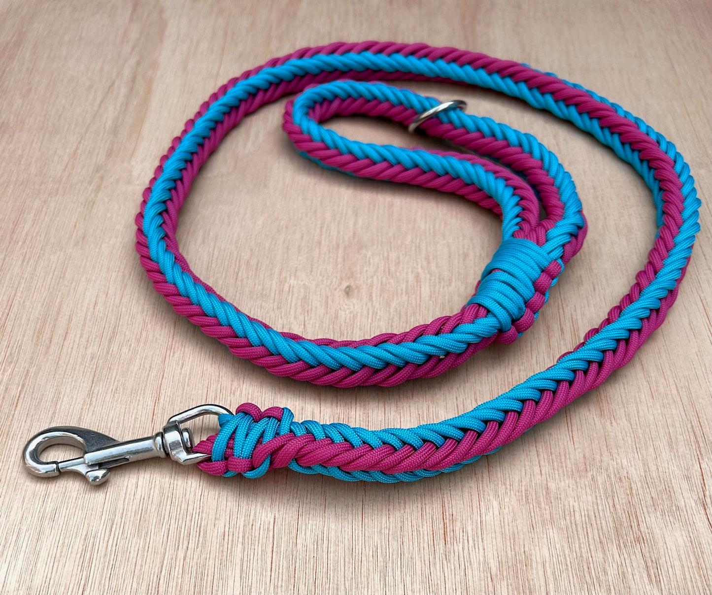 Chunky Paracord Lead with Stainless Steel Trigger Hook